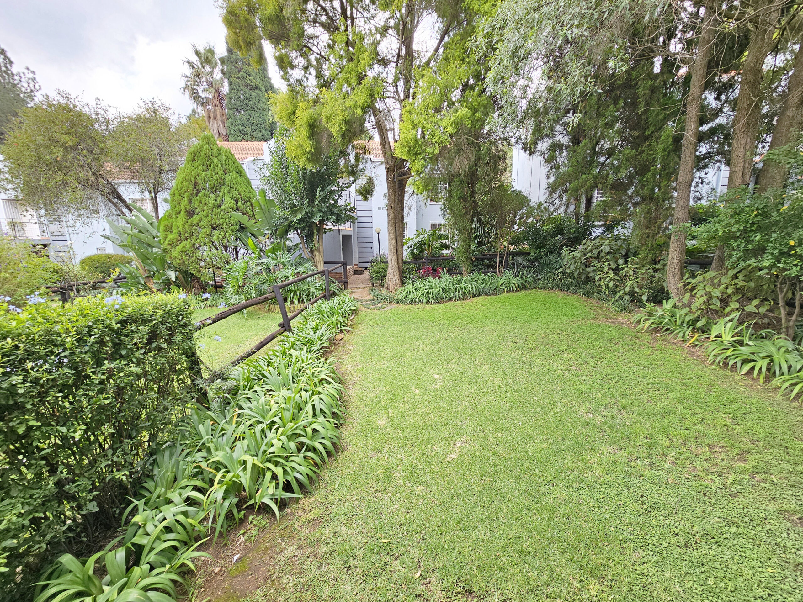 Fully Furnished 2 Bedroom Apartment for Rent: Morningside: Sandton Fully Furnished 2 Bedroom Apartment for Rent: Morningside: Sandton
