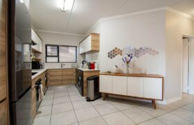 3 Bedroom Apartment for Sale: Waterfall City: Midrand