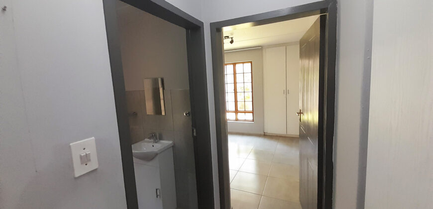 2 Bedroom Apartment for Sale: Hyde Park: Sandton