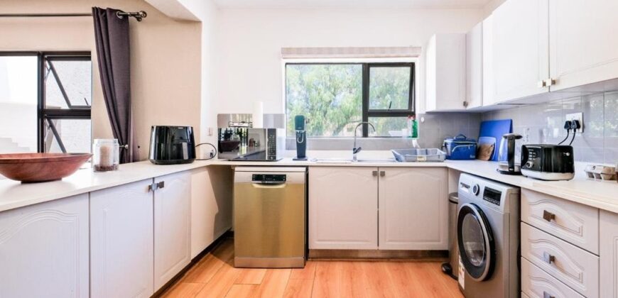 2 Bedroom apartment For Sale: Bryanston, Sandton