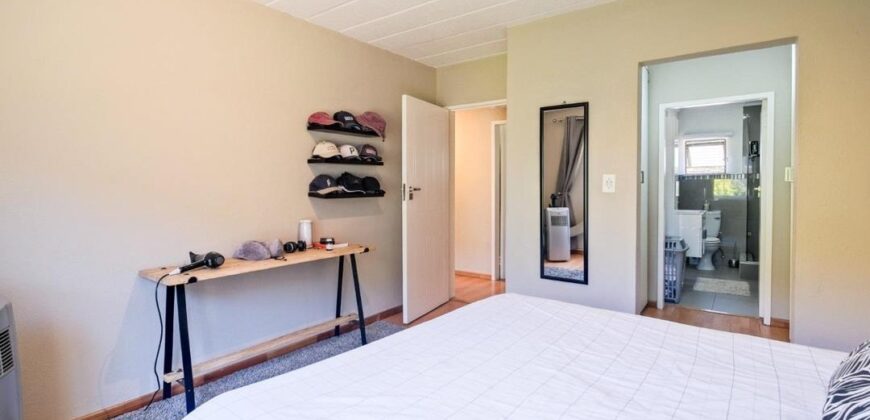 2 Bedroom apartment For Sale: Bryanston, Sandton