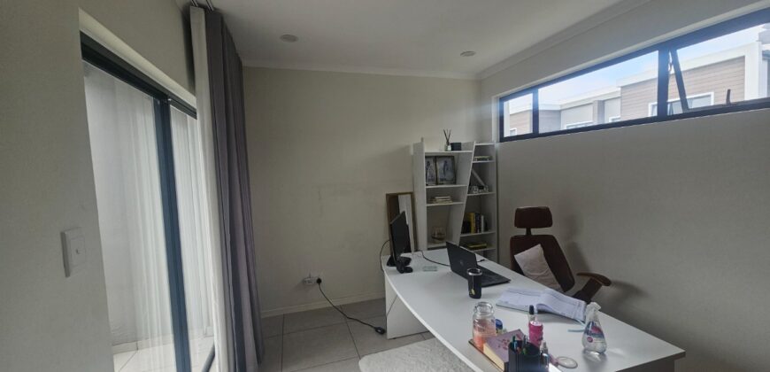 3 Bedroom Townhouse for Sale: Sunninghill: Sandton