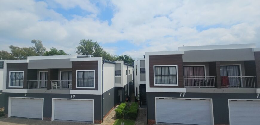 3 Bedroom Townhouse for Sale: Sunninghill: Sandton