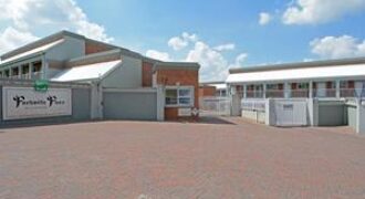 1 Bedroom Ground Floor Apartment for Rent: Buccleuch
