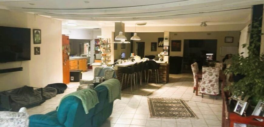 3 Bedroom House For Rent: Fontainebleu, Randburg