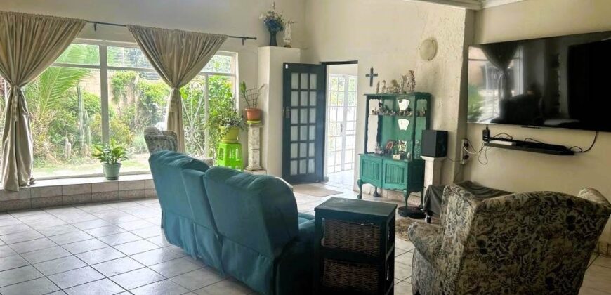 3 Bedroom House For Rent: Fontainebleu, Randburg