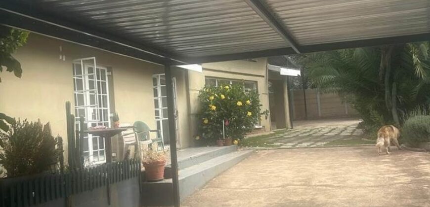 3 Bedroom House For Rent: Fontainebleu, Randburg