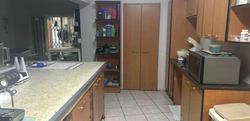 3 Bedroom House For Rent: Fontainebleu, Randburg