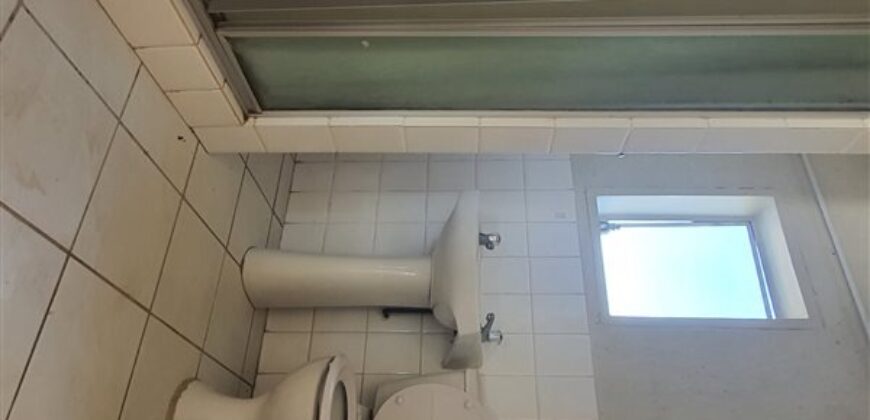 1 Bedroom Apartment: Magaliessig, Johannesburg North