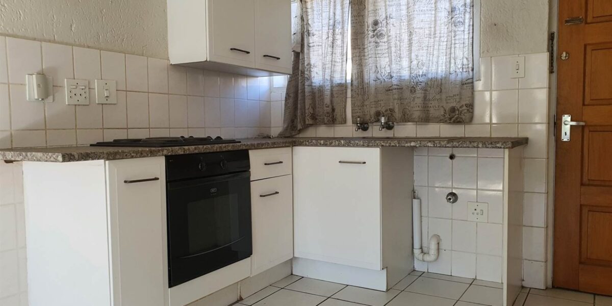 1 Bedroom Apartment: Magaliessig, Johannesburg North