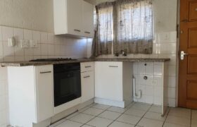 1 Bedroom Apartment: Magaliessig, Johannesburg North