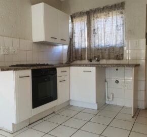 1 Bedroom Apartment: Magaliessig, Johannesburg North