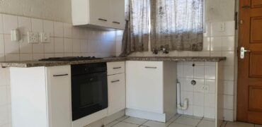 1 Bedroom Apartment: Magaliessig, Johannesburg North