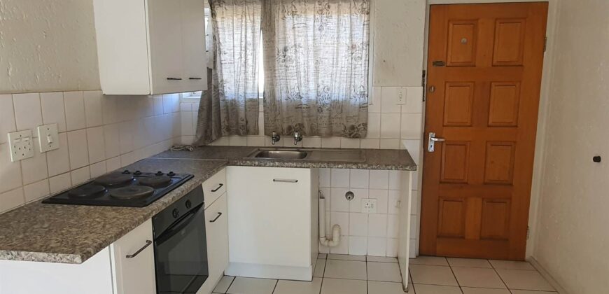 1 Bedroom Apartment: Magaliessig, Johannesburg North