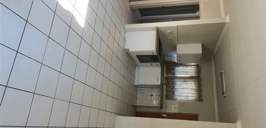 1 Bedroom Apartment: Magaliessig, Johannesburg North
