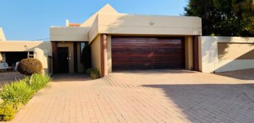 3 Bedroom Townhouse to Rent in Lonehill, Sandton